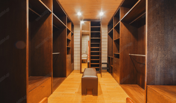 03__level_two_master_bedroom5_walk-in_closet3