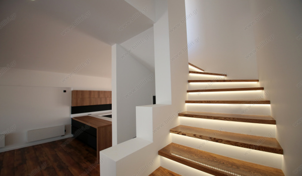 48_living_room_stairs_to_top_level_