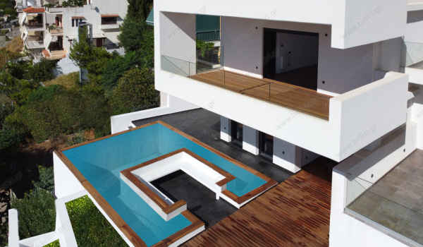 5_pool_and_sitting_area_243764352