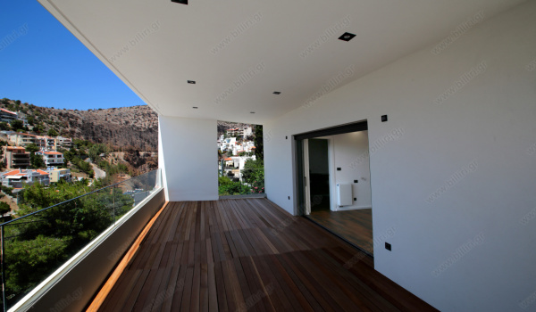 70_bedrooms_floor_balcony_of_room_a