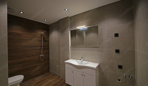77_ground_floor_mates_bathroom_872067364